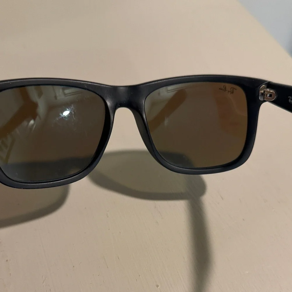 Ray BanSunglasses with Blue Mirrored Lenses - Picture 6 of 9